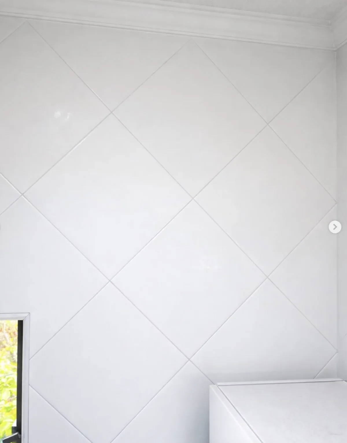 Antes: interior pós-obra com pó e detritos